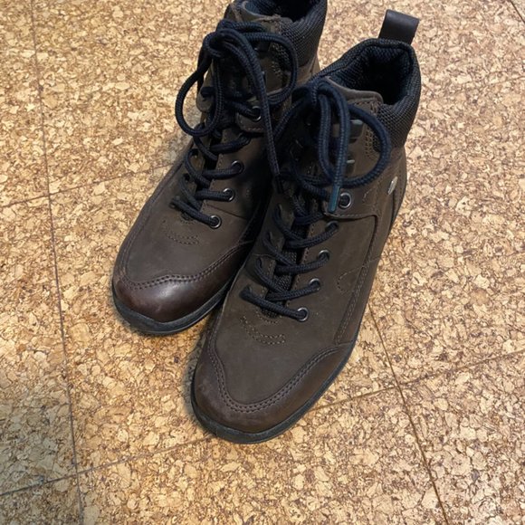 Brown Gore-Tex Ecco Boots - Picture 2 of 5